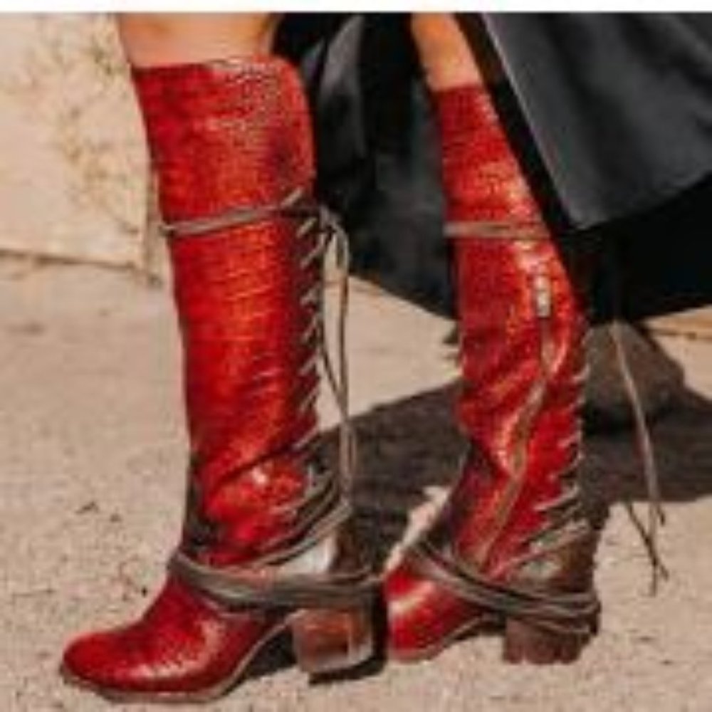 Freebirds by Steve Madden in "Coal"